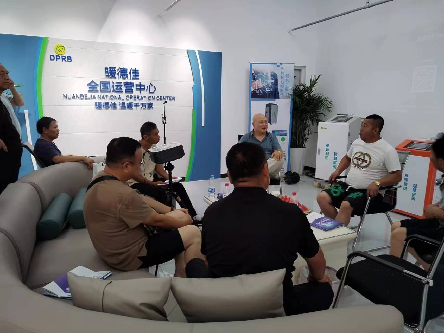 新品发布会在清凉的雨后盛大开启